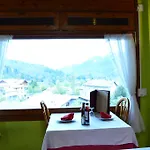 شباب لإسكون فندق يانارس