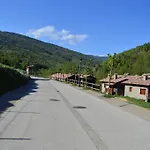 شباب لإسكون فندق يانارس