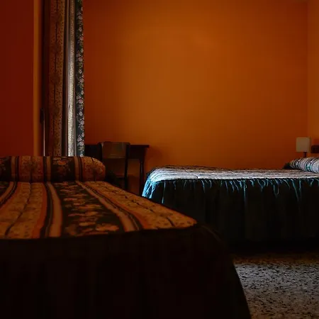 شباب لإسكون فندق يانارس